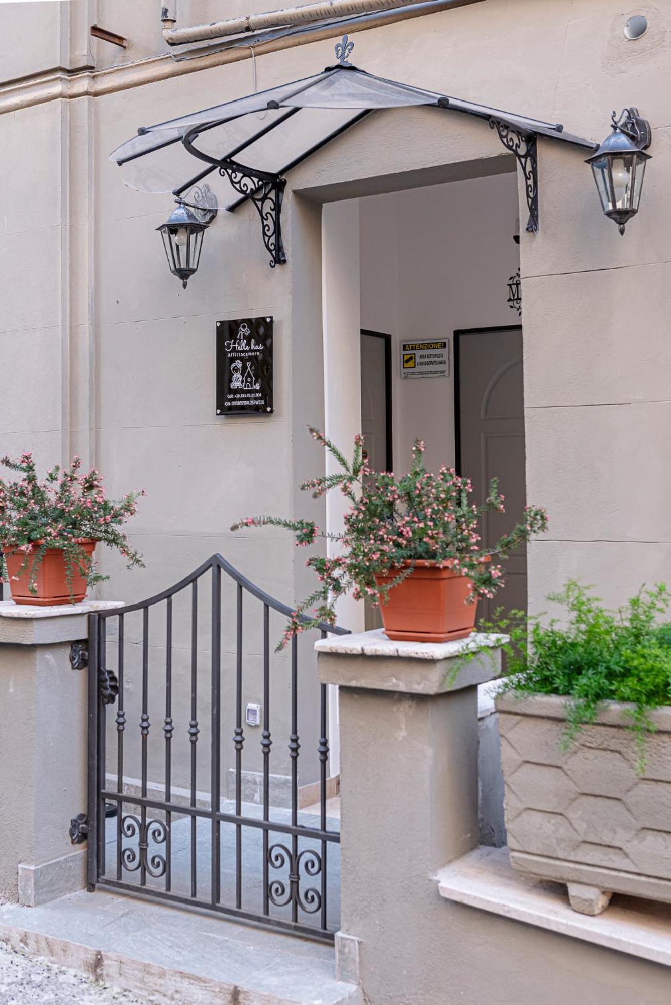 Helle Hus - 200m From Piazza Bologna Metro And 10 Minutes From The Colosseum Pensión Roma